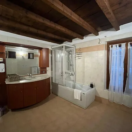 Apartment Iris - Spaziosa Casa Indipendente Bergamo